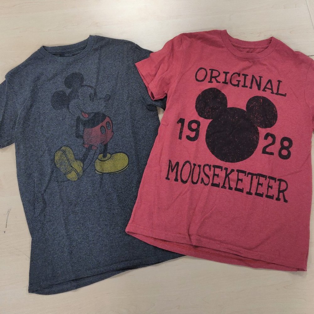Disney t-shirt lot size S